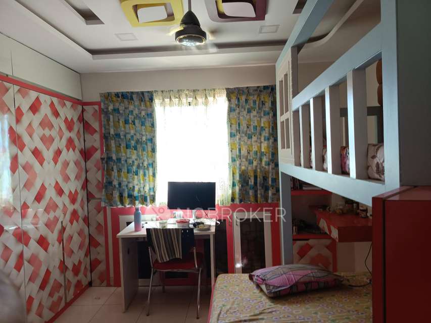 Single Room for Female In 3 BHK  In Magarpatta Daffodils Apartment, Hadapsar In Hadapsar