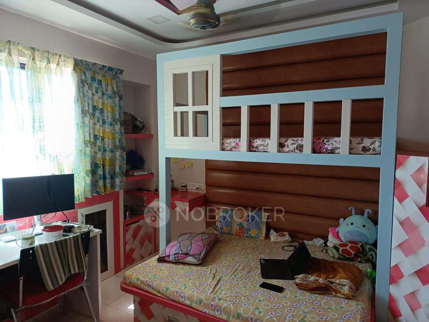 Single Room for Female In 3 BHK  In Magarpatta Daffodils Apartment, Hadapsar In Hadapsar