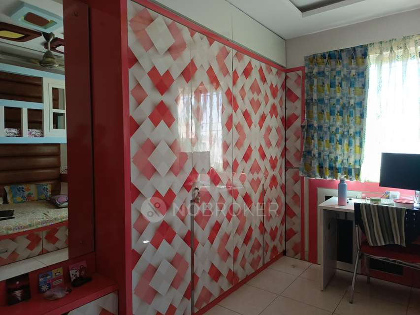 Single Room for Female In 3 BHK  In Magarpatta Daffodils Apartment, Hadapsar In Hadapsar