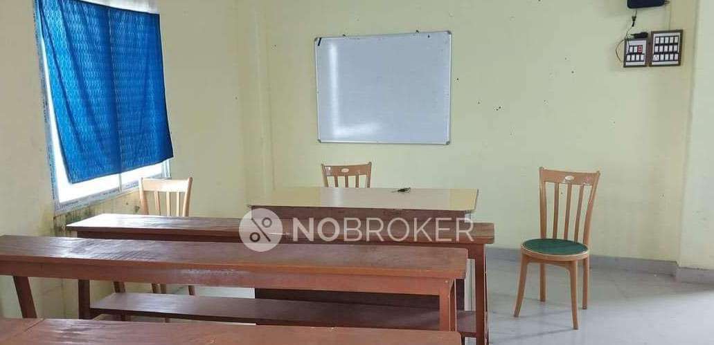 4+ BHK Flat For Sale  In  Okhla