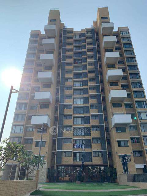 2 BHK Flat In Kanakia Hollywood For Sale  In Versova, Mumbai