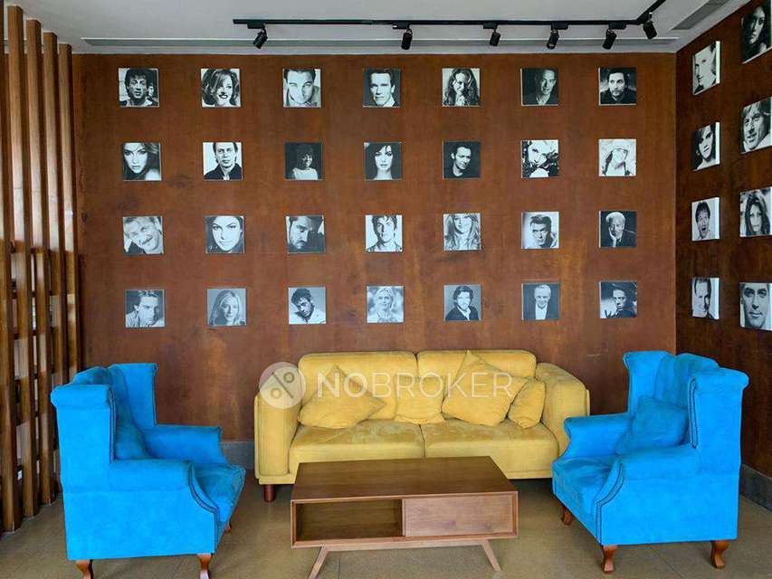 2 BHK Flat In Kanakia Hollywood For Sale  In Versova, Mumbai