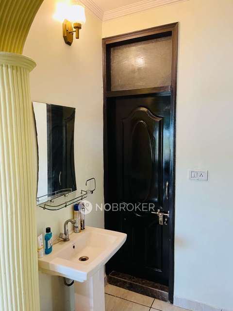 3 BHK Flat In Vishwakarma Colony For Sale  In Vishwakarma Colony, Pul Pehlad Pur