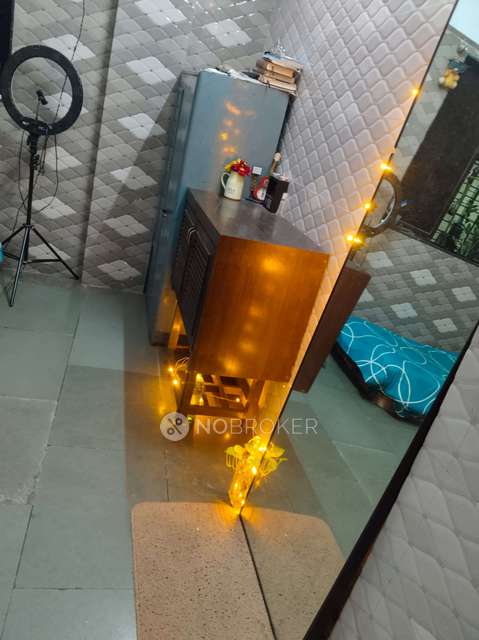 PG for Girls in Versova Village