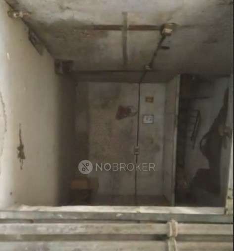 Shop in Ramesh Nagar, Delhi for sale 