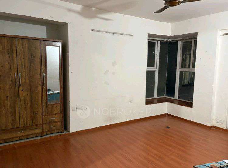 2 BHK Flat In Shri Sky Plaza for Rent  In Noida Ext Sector 16b