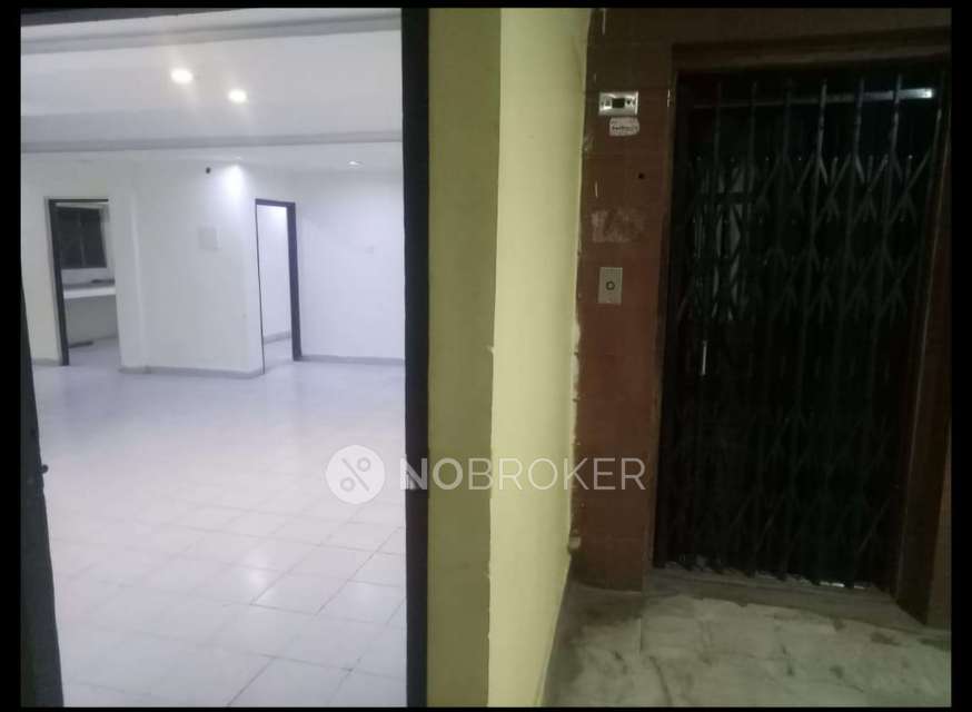 3 BHK Flat In Maheshwari Towers  For Sale  In Banjara Hills