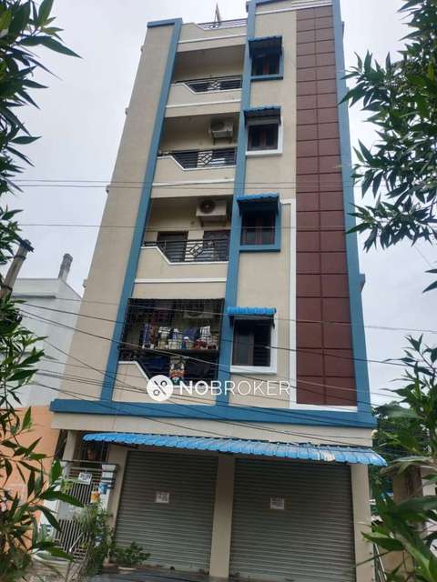 4+ BHK Flat For Sale  In Kukatpally