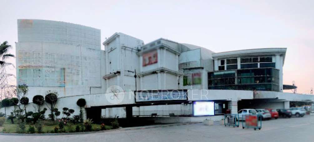 Shop in Beta Ii, Greater Noida for Rent 