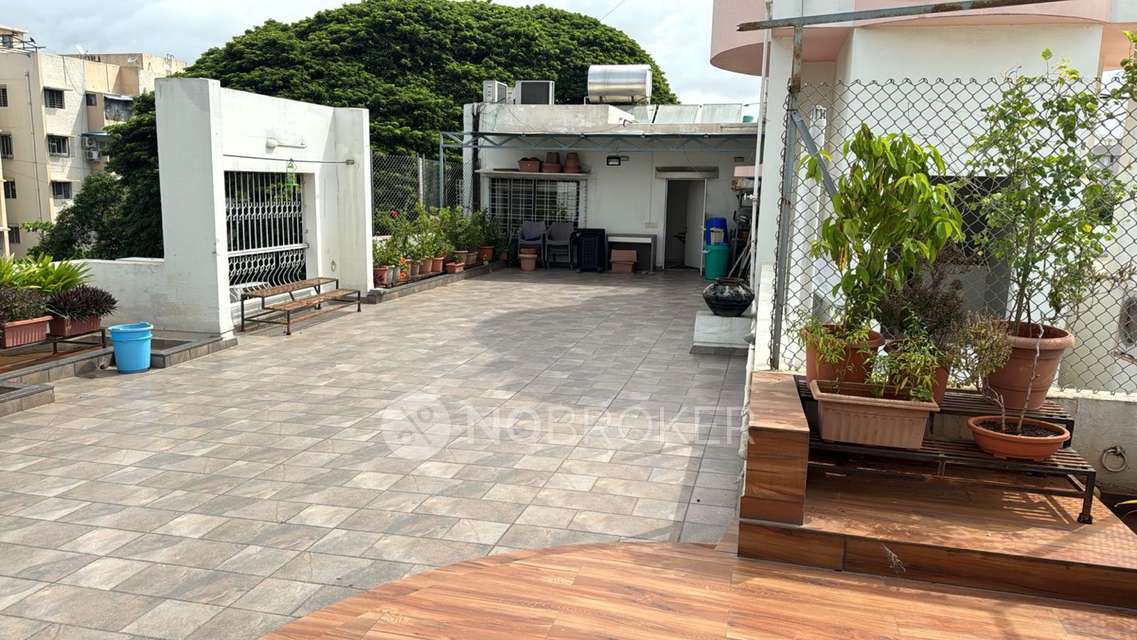 4+ BHK Flat In Kumar Castle  For Sale  In Pune Cantonment