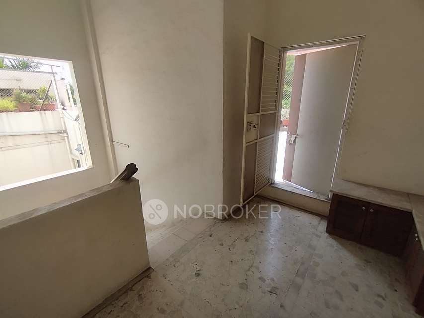 4+ BHK Flat In Kumar Castle  For Sale  In Pune Cantonment