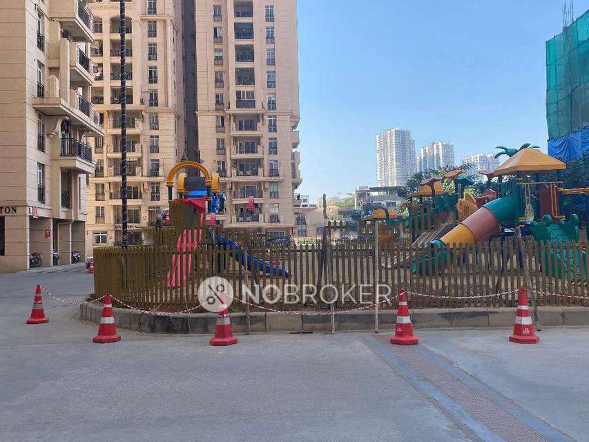 3 BHK Flat In Aditya Empress Towers For Sale  In Shaikpet