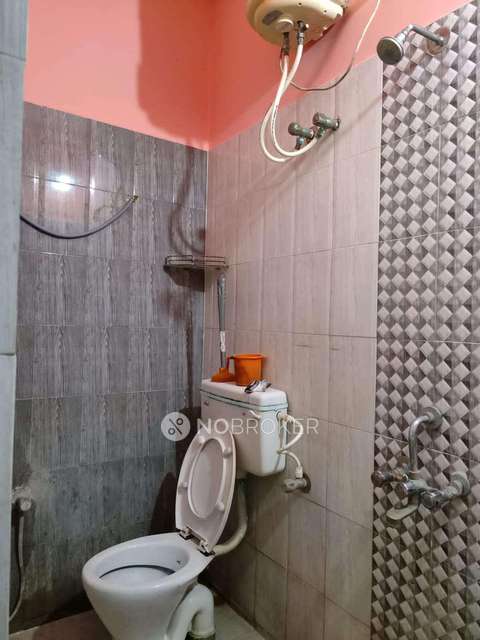 2 BHK Flat In Tulasi Apartment For Sale  In Sithalapakkam