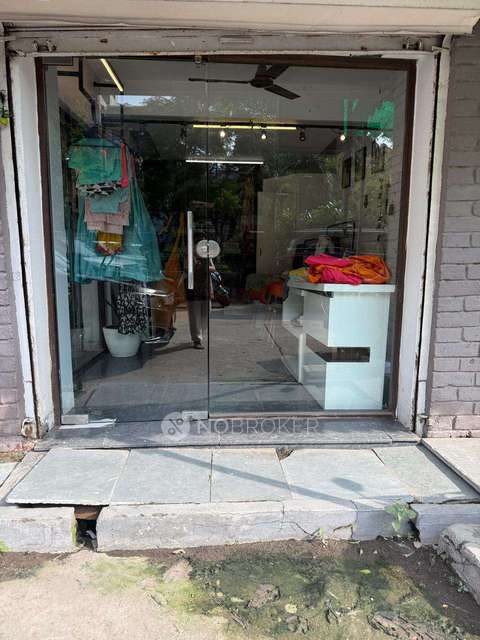 Shop in Pitam Pura, Delhi for sale 