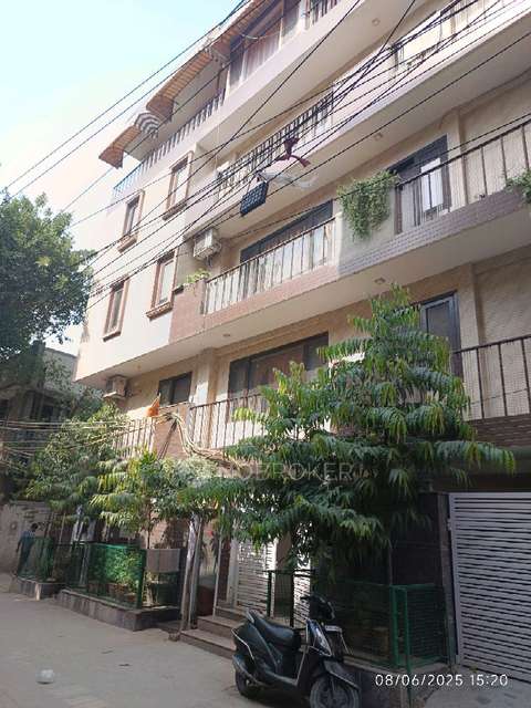 3 BHK Flat In Standlone Building For Sale  In East Of Kailash