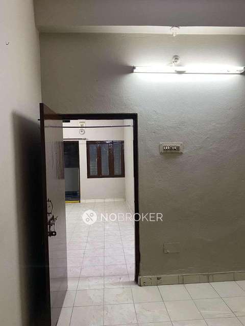 1 BHK Flat In Mayuri Plaza For Sale  In Tilak Nagar, Amberpet