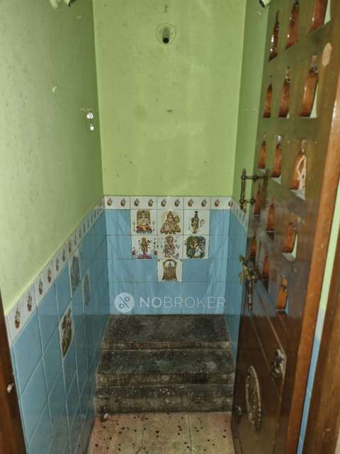 4+ BHK Flat For Sale  In Azad Nagar