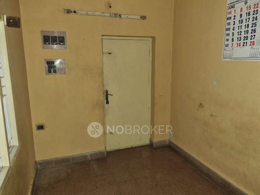 4+ BHK Flat For Sale  In Azad Nagar