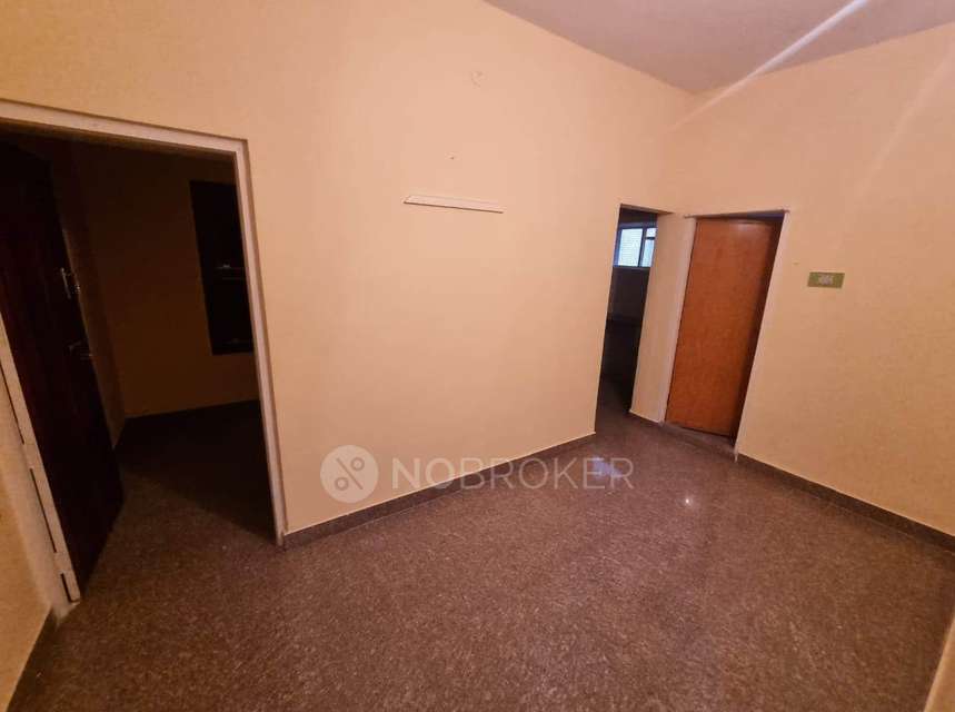 4+ BHK Flat For Sale  In Azad Nagar