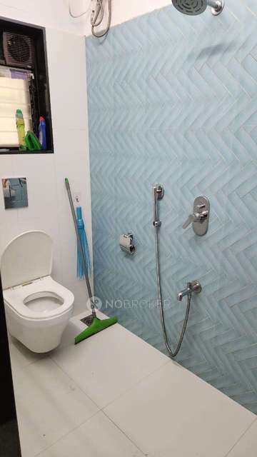 2 BHK Flat In Chiranjeev Society For Sale  In Vile Parle East