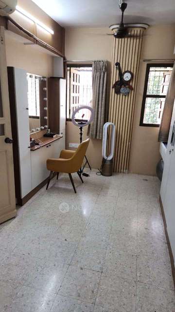 2 BHK Flat In Chiranjeev Society For Sale  In Vile Parle East