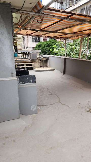 2 BHK Flat In Chiranjeev Society For Sale  In Vile Parle East