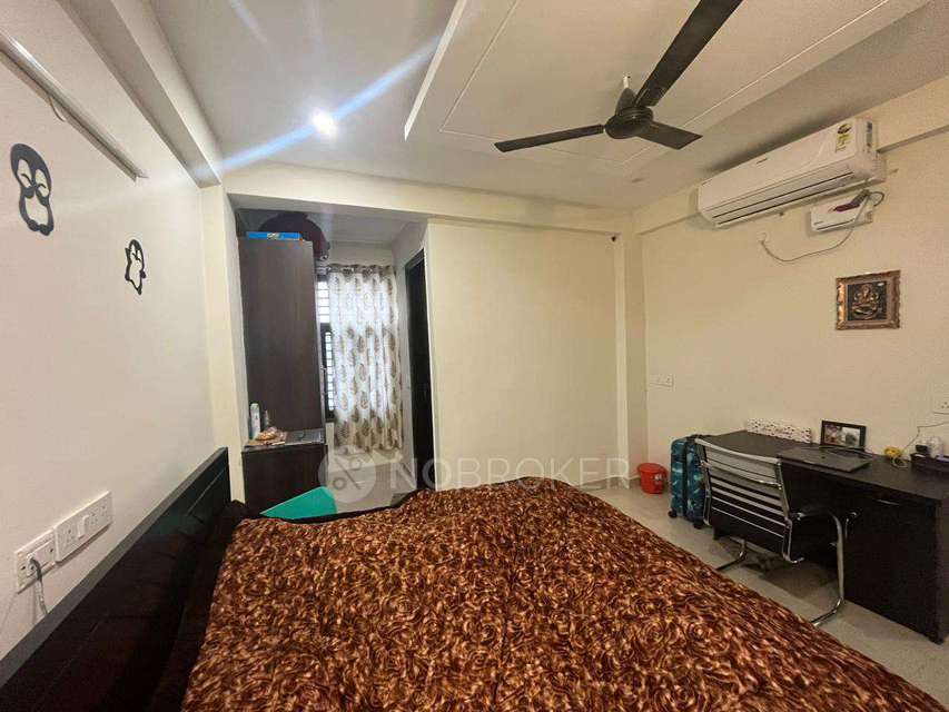 Single Room for Male In 3 BHK  In Kaira Villa In Sushant Lok-ii