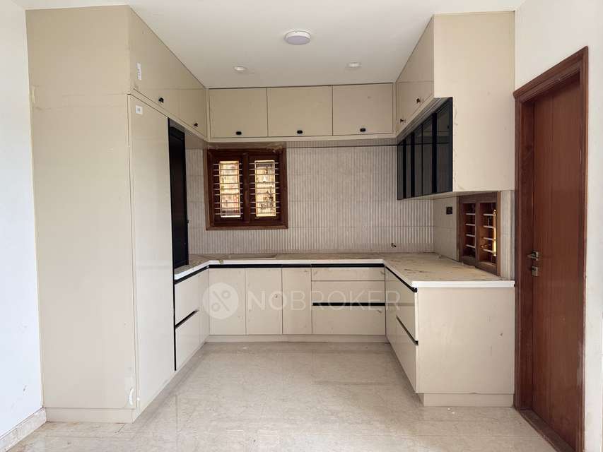 4+ BHK House For Sale  In Kogilu