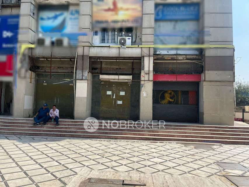 Showroom in Janakpuri, Delhi for sale 