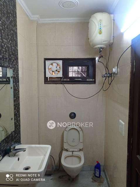 3 BHK Flat In Standalone Building  For Sale  In Punjabi Bagh