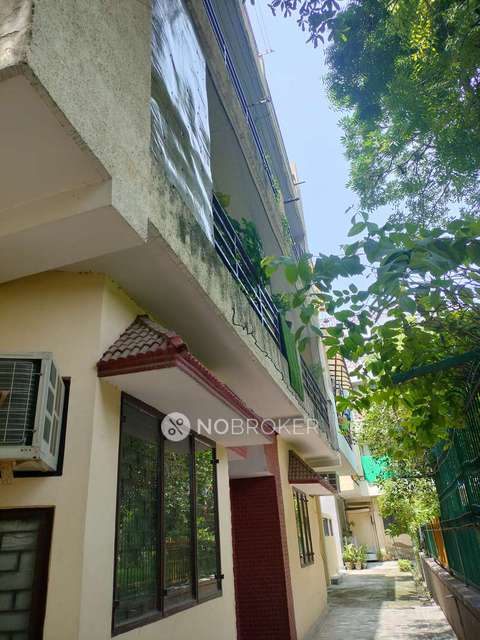 1 BHK Flat In Gomti Apartment for Rent  In Kalkaji Extension