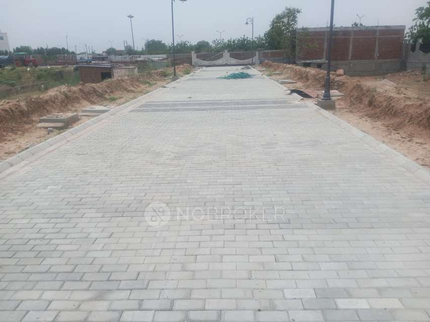 Plot For Sale  In Estate 95 In Sector 95