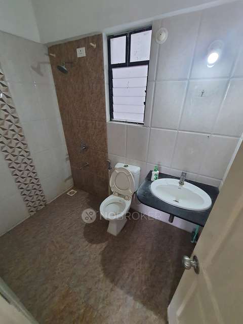 2 BHK Flat In Kolte Patil Ivy Apartments, Pune for Rent  In Wagholi