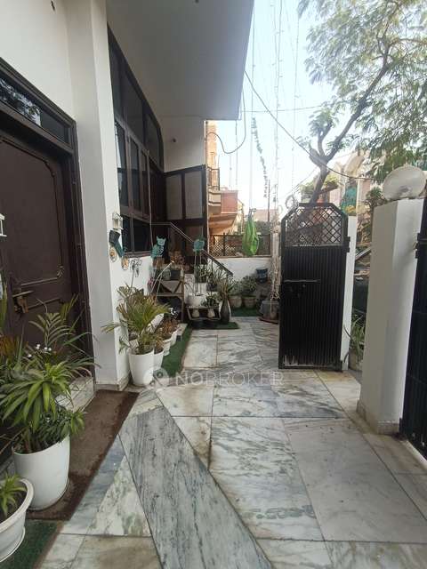 Shop in Sector 41, Noida for Rent 