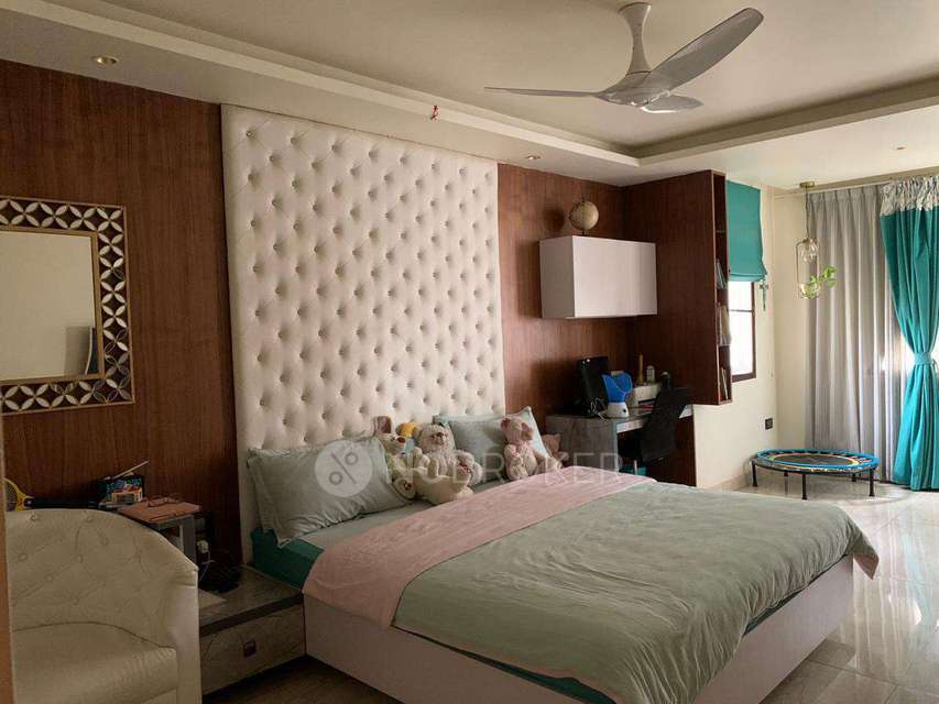 4 BHK Flat In Oakyard Apartment For Sale  In Jayanagar