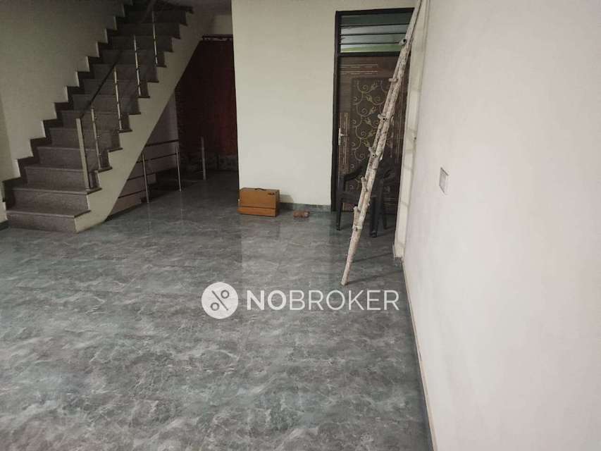 2 BHK Flat For Sale  In Okhla
