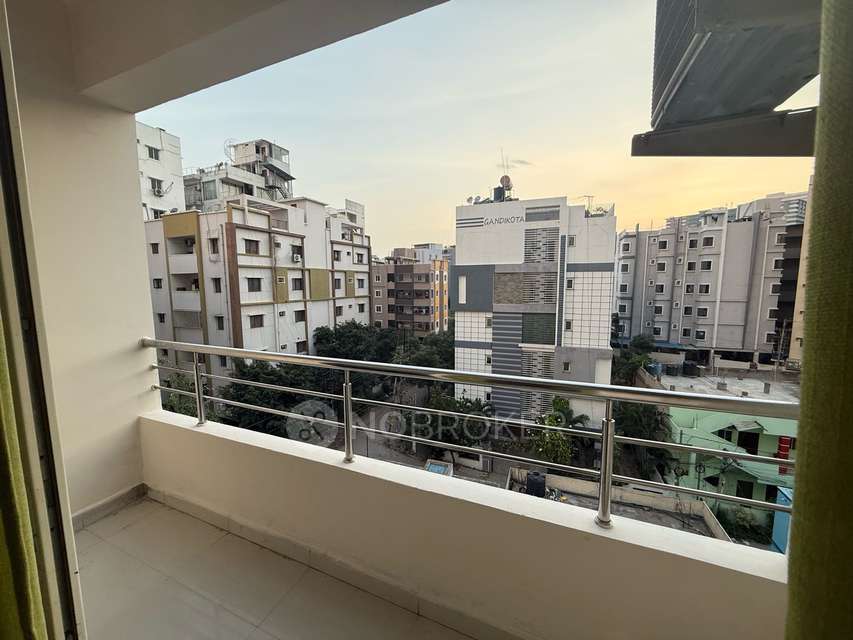 Single Room for Male In 3 BHK  In Ai Krishna Residency In Hitec City