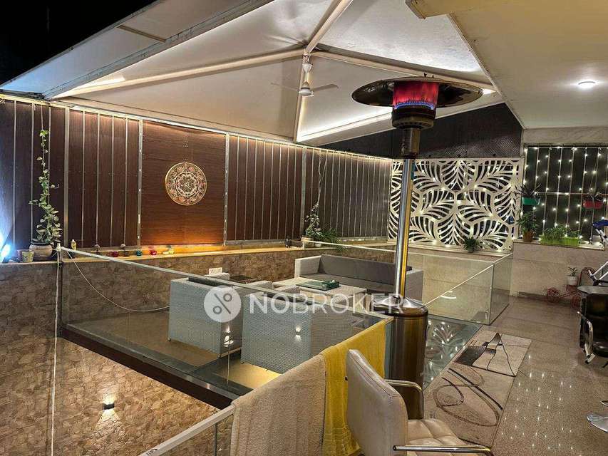 4 BHK Flat In Standalone Building  For Sale  In  Dlf Phase Iv