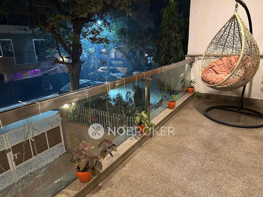 4 BHK Flat In Standalone Building  For Sale  In  Dlf Phase Iv