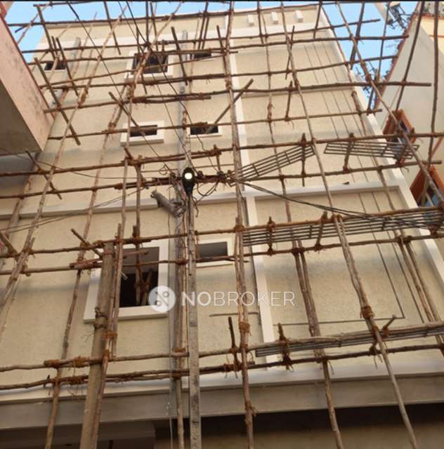 4+ BHK Flat For Sale  In Hafeezpet