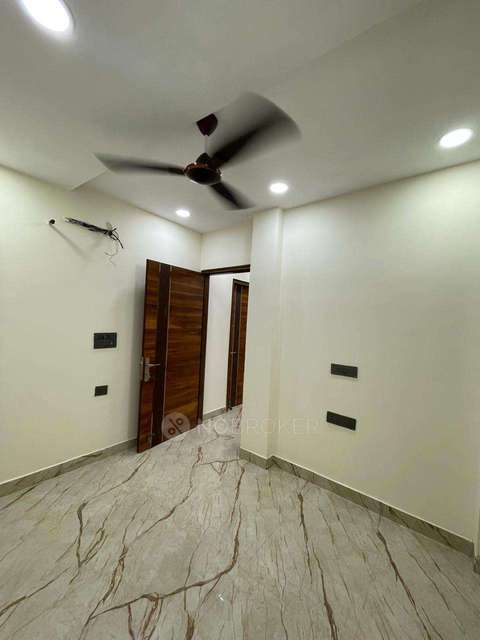 3 BHK Flat In Standalone Builidng  For Sale  In Mahendru Enclave