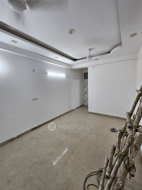 2 BHK Flat In Royal Apartment, Sector 73 For Sale  In Sector 73