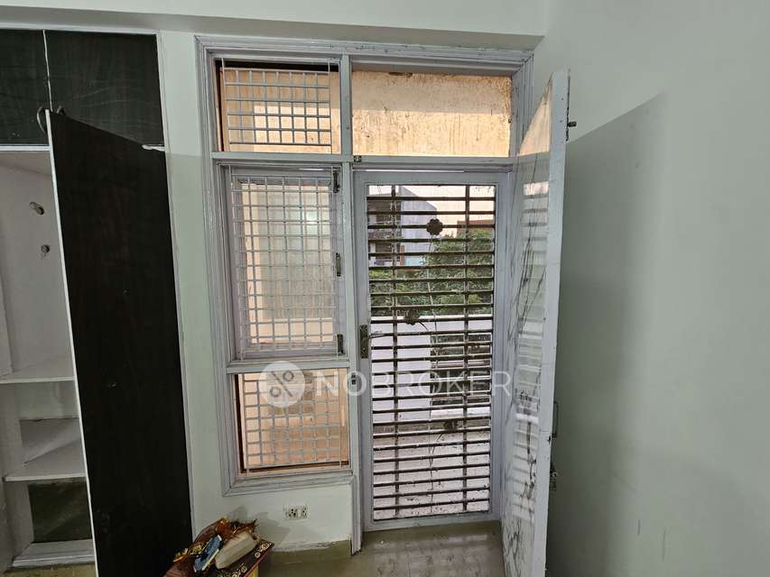 2 BHK Flat In Royal Apartment, Sector 73 For Sale  In Sector 73