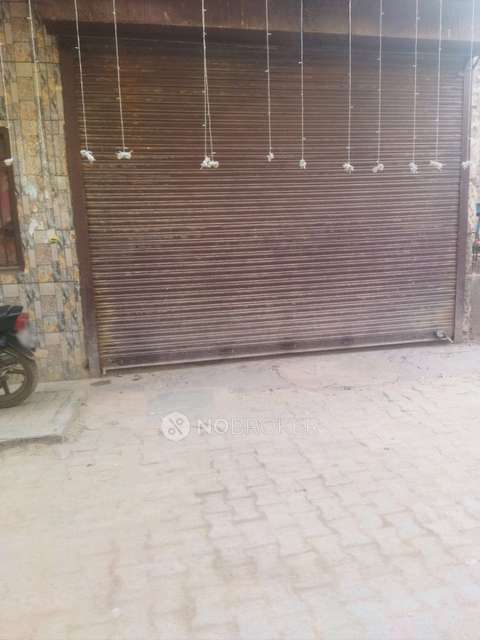 Shop in Ashok Vihar Phase Iii, Gurgaon for Rent 
