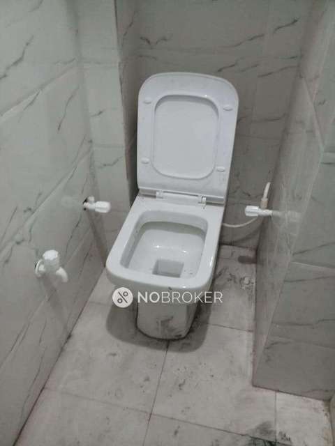 4+ BHK Flat For Sale  In Qutub Vihar Phase 1