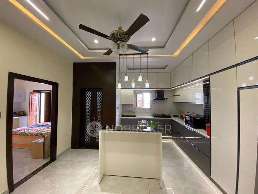 4+ BHK House For Sale  In Narepally