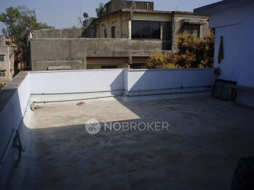 2 BHK Flat In Xxxx With Attached Terrace For Sale  In Yashwant Nagar