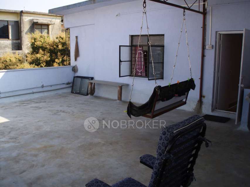 2 BHK Flat In Xxxx With Attached Terrace For Sale  In Yashwant Nagar