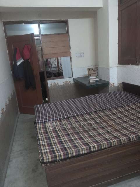 PG for Boys in Sector 18