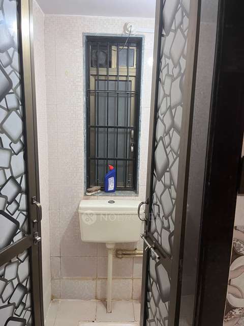 1 BHK Flat In Standalone Building  For Sale  In Malad East